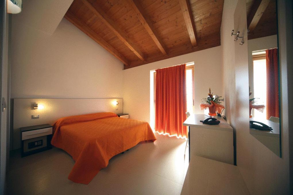 Hotel Incontro Peschici Ruang foto