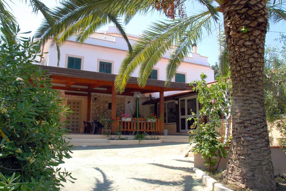 Hotel Incontro Peschici Bagian luar foto